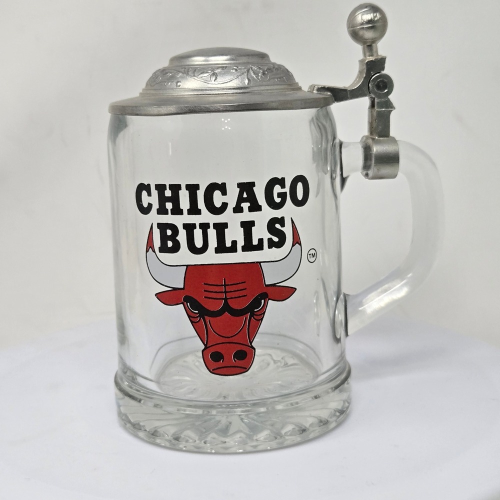 Vintage Chicago Bulls Glass Beer Stein with Hinged Metal Lid NBA Collectible